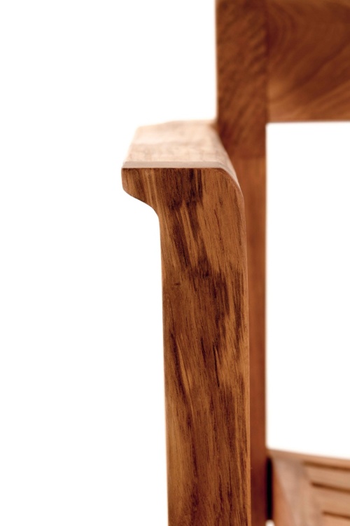 30121 Amazon teak oil 32 ounce bottle showing horizon armchair with oil finish on armrest on a white background