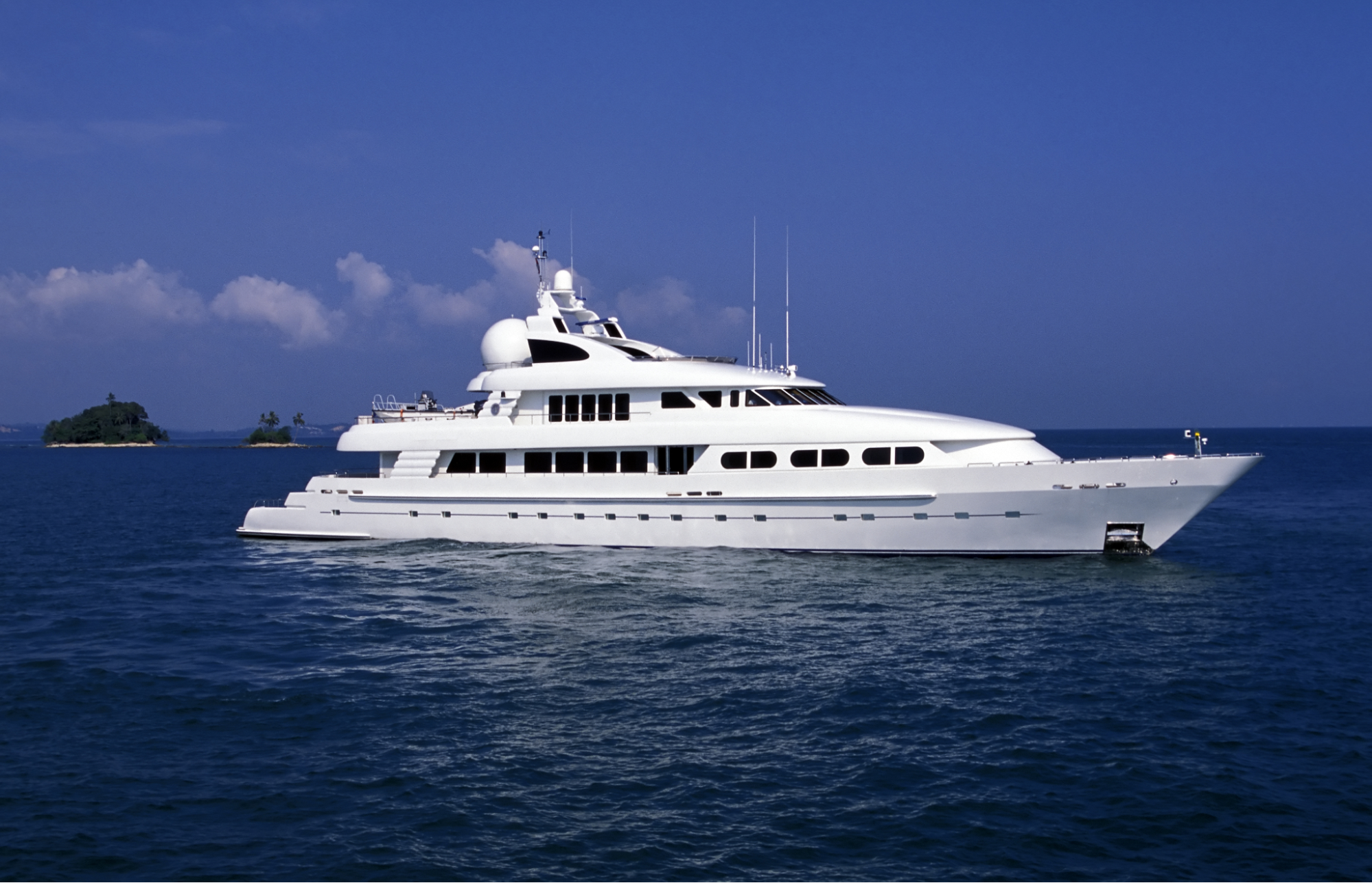 megayacht