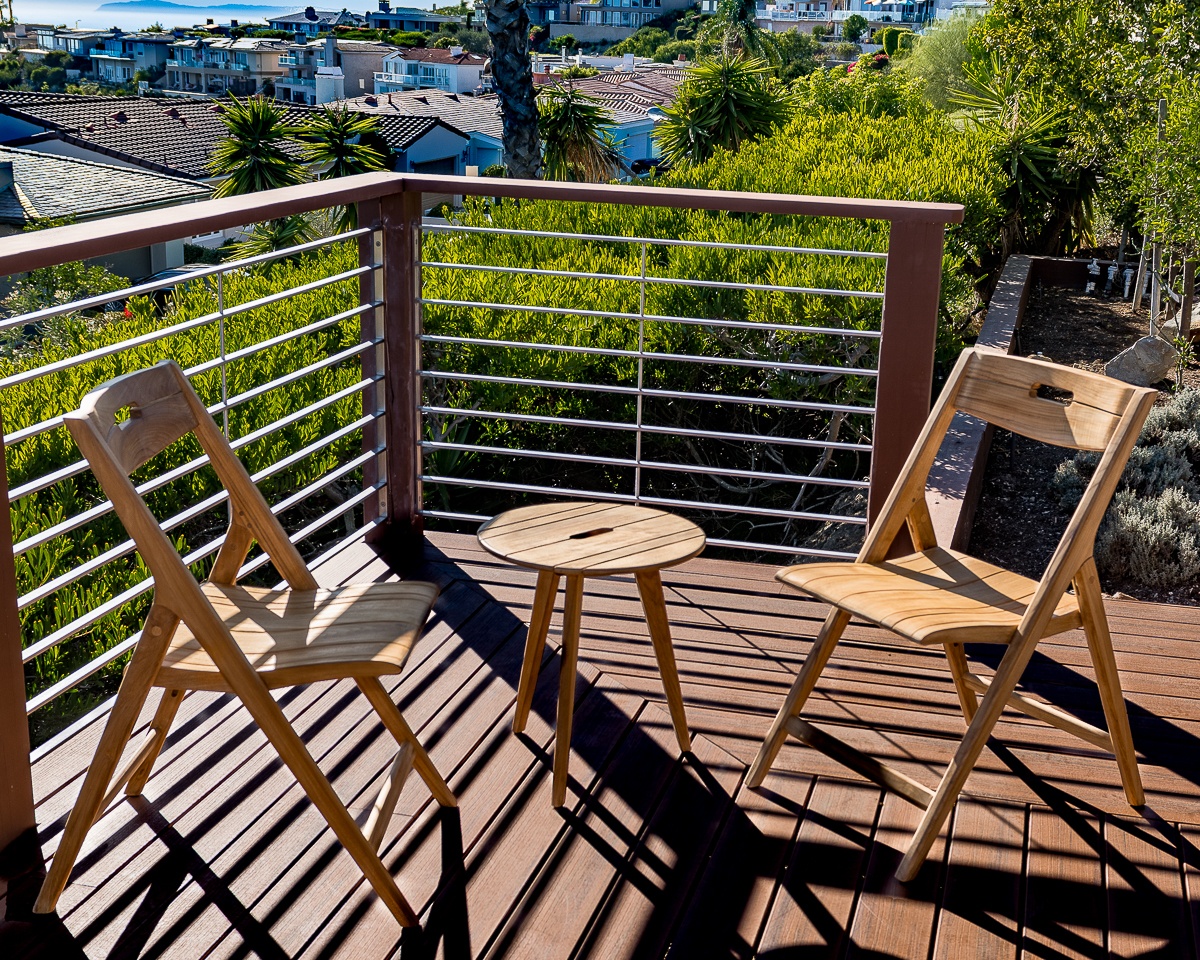 Surf Folding Chairs and Side Table